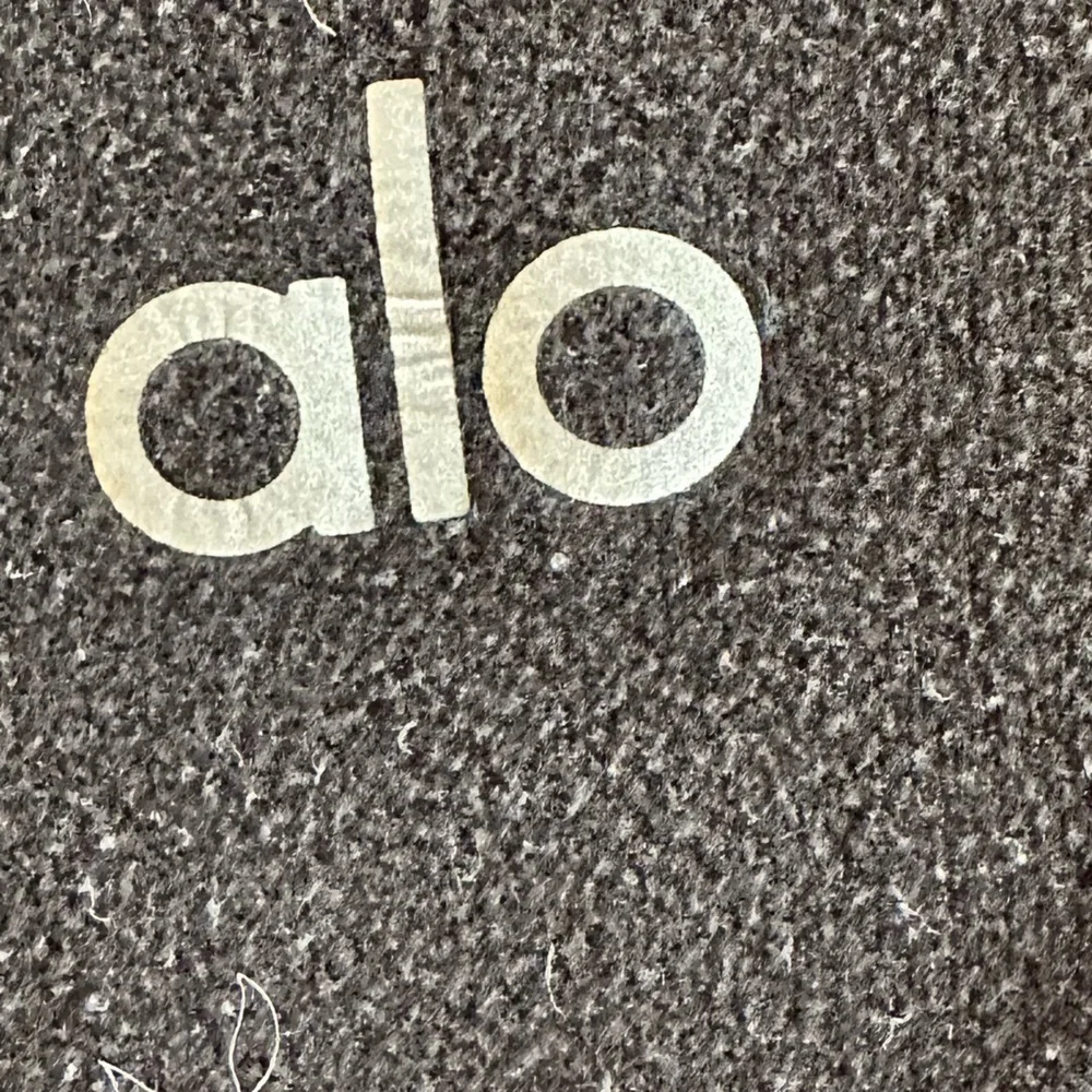 ALO Yoga stylish charcoal